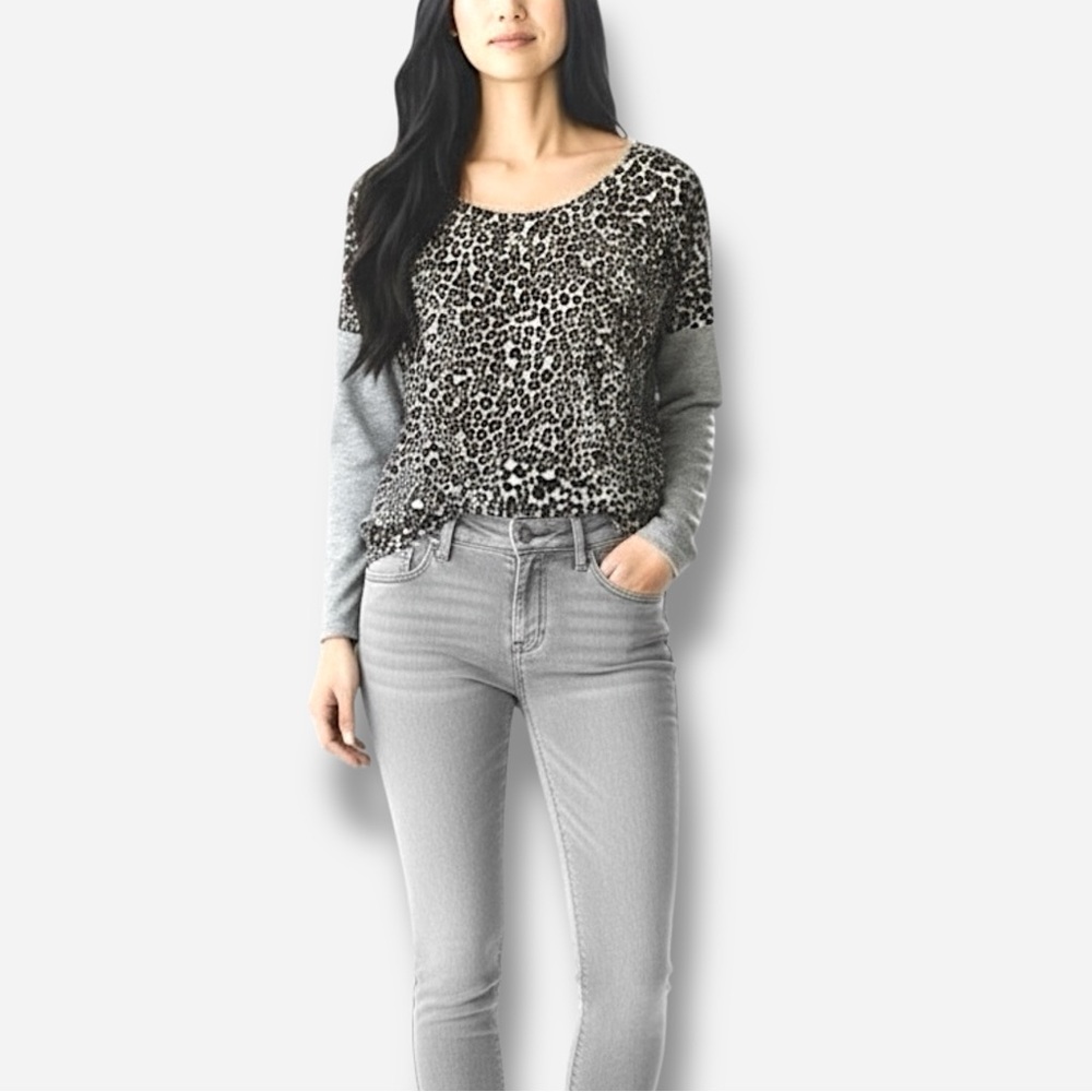 🌸New🌸 Victoria’s Secret Double Sleeve Leopard Sweater Size Small NIP